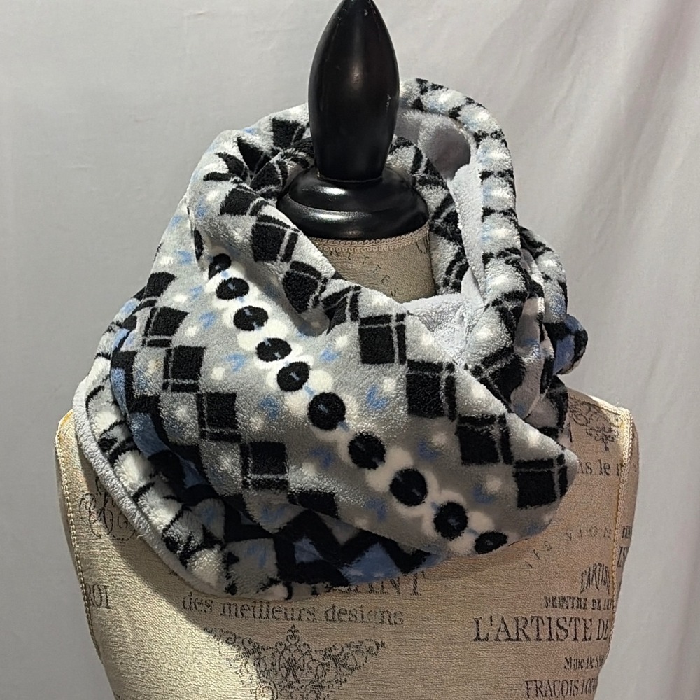 Vera Bradley Plush Fleece Infinity Scarf Grey Blue Black Argyle Geometric NWT